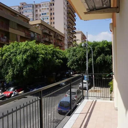 アパート Azzisa Holidays パレルモ